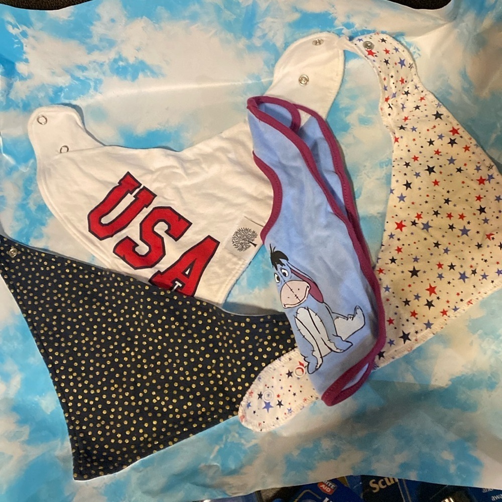 3/$20 Like New Baby Bibs